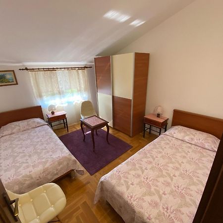Purple House Apartment Пула Екстериор снимка