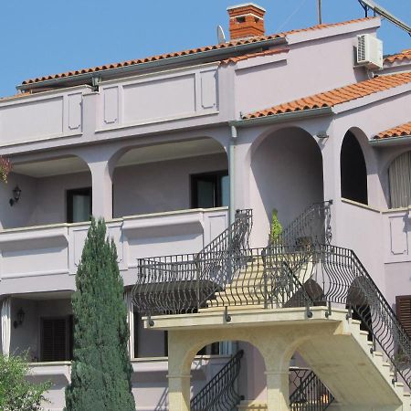 Purple House Apartment Пула Екстериор снимка