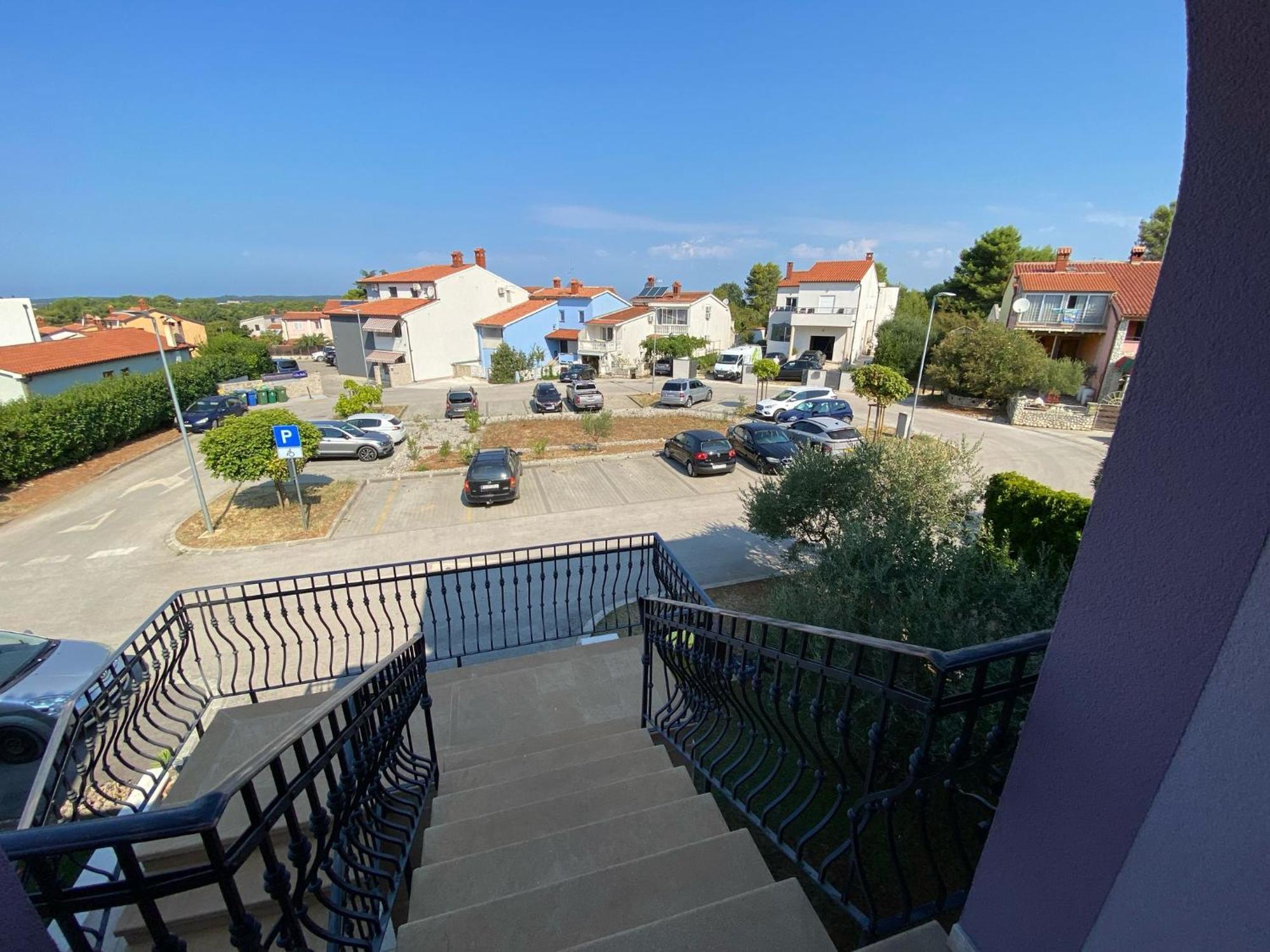 Purple House Apartment Пула Екстериор снимка