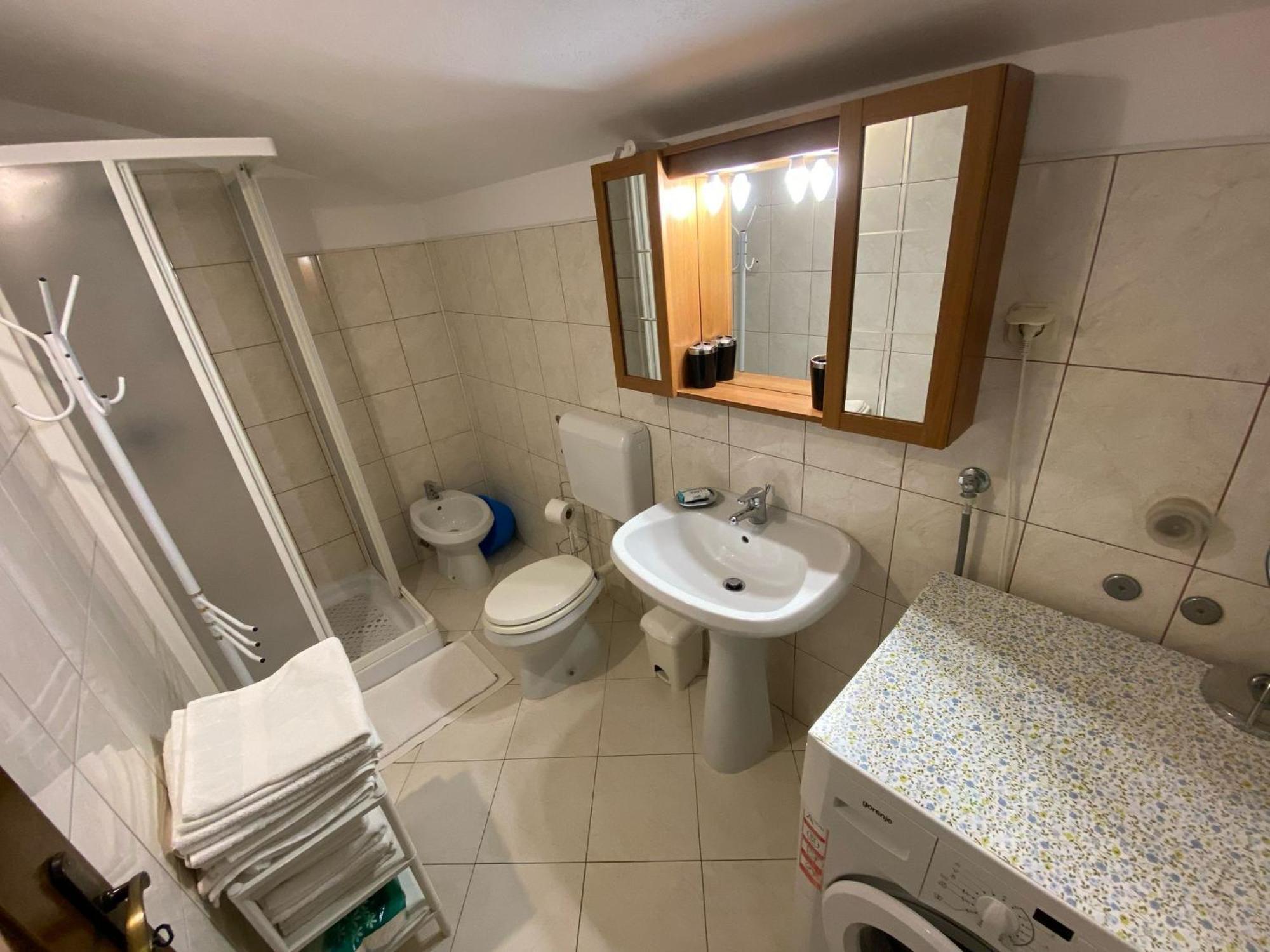 Purple House Apartment Пула Екстериор снимка