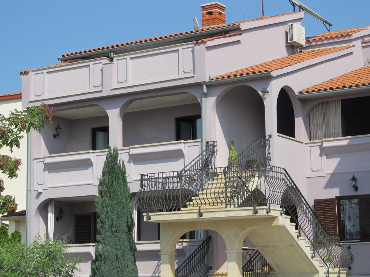 Purple House Apartment Пула Екстериор снимка