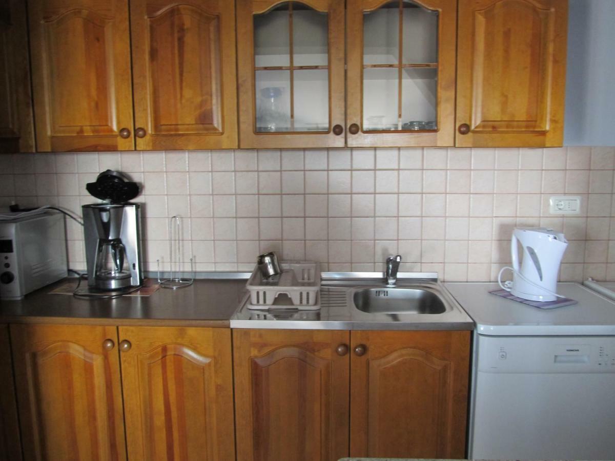 Purple House Apartment Пула Екстериор снимка