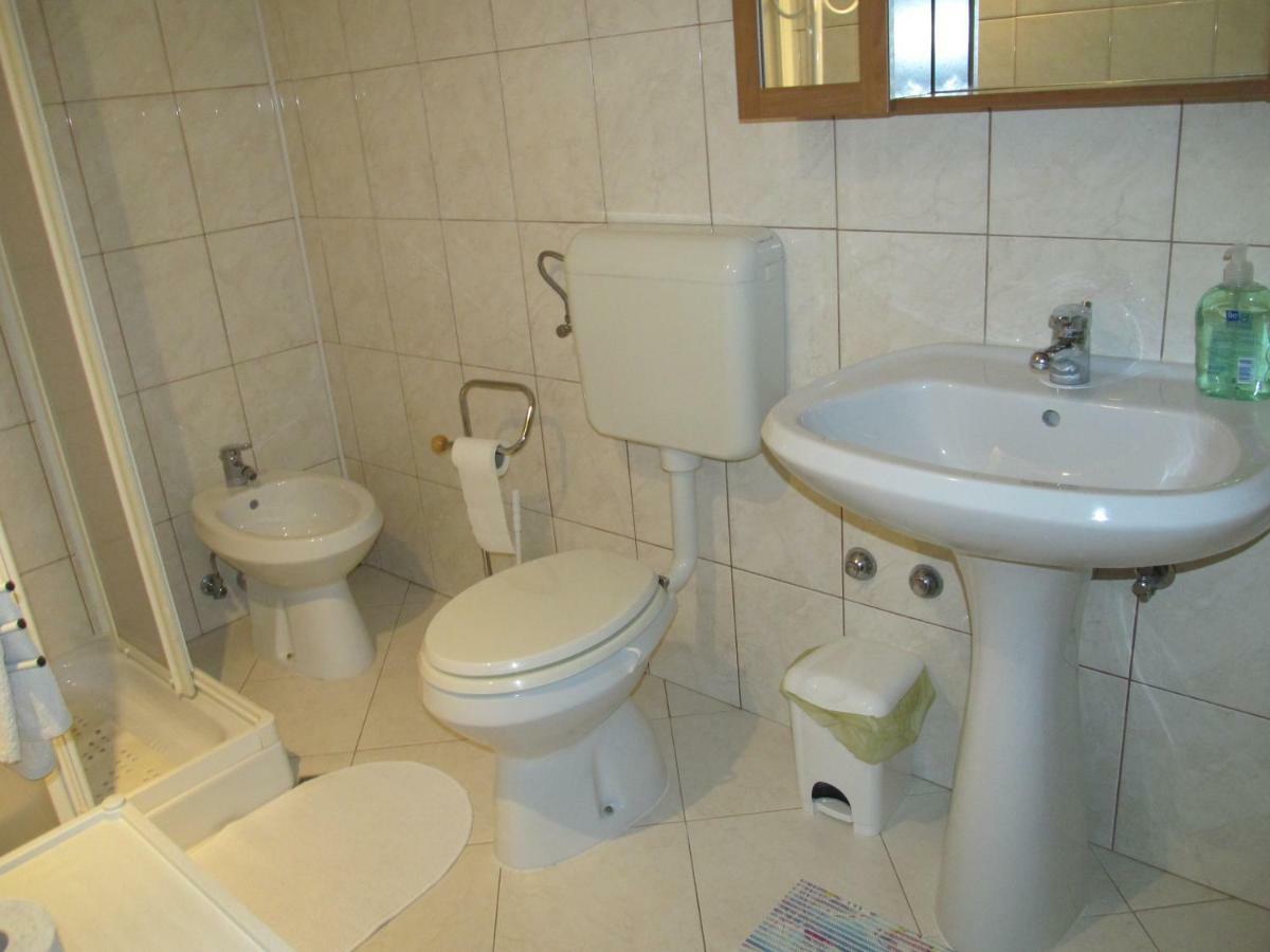Purple House Apartment Пула Екстериор снимка