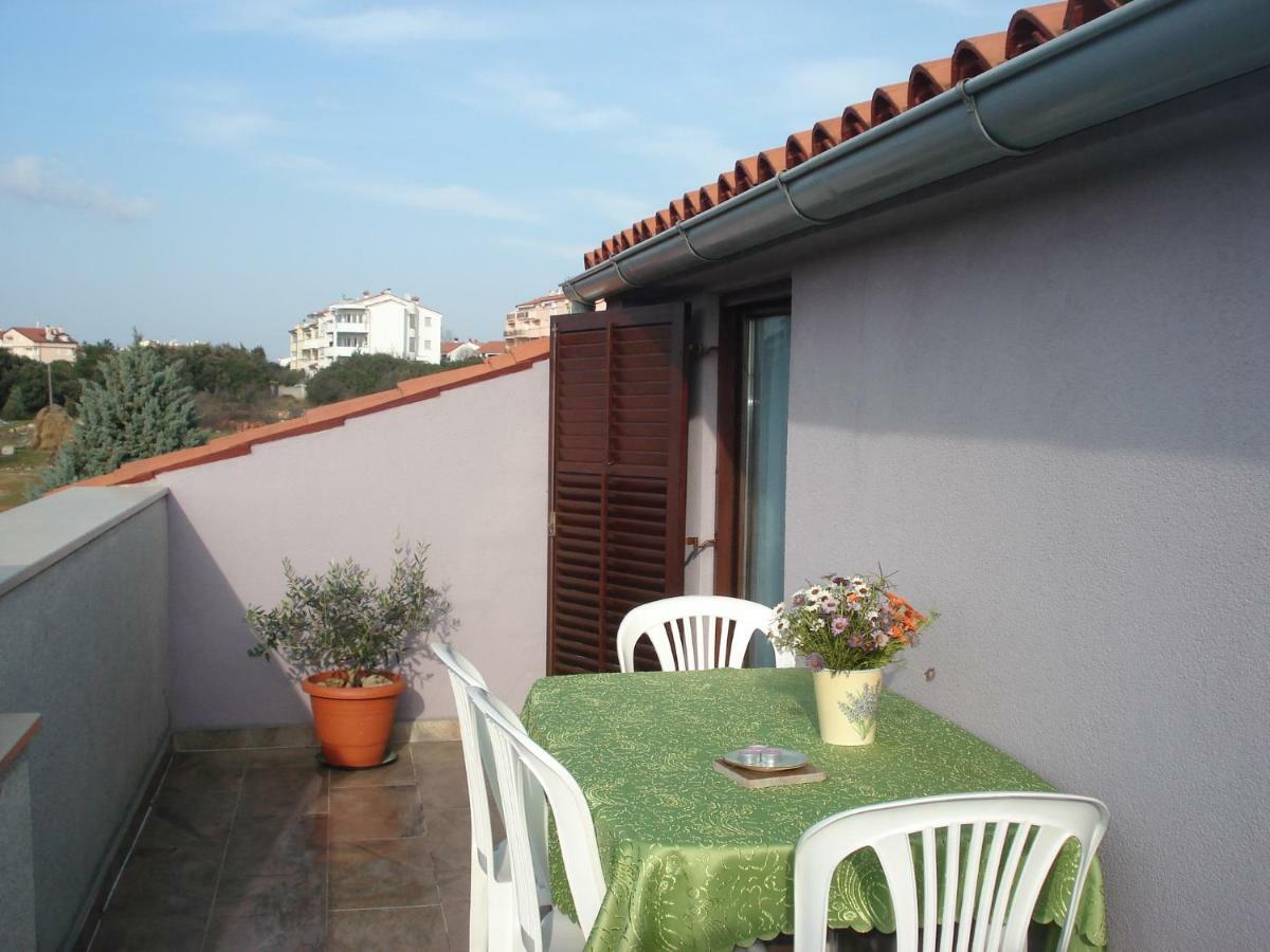 Purple House Apartment Пула Екстериор снимка