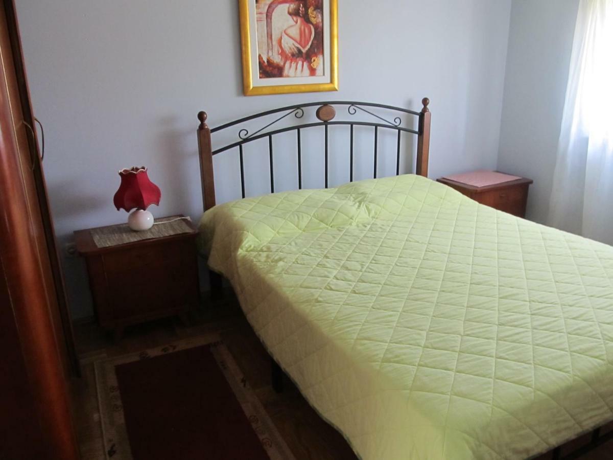 Purple House Apartment Пула Екстериор снимка